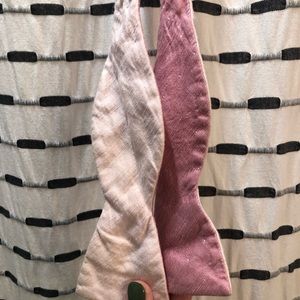 Pink and white reversible bow tie